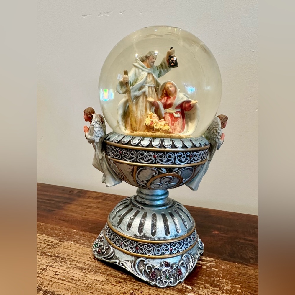 Vintage Musical Nativity Snow Globe – Plays "Silent Night"